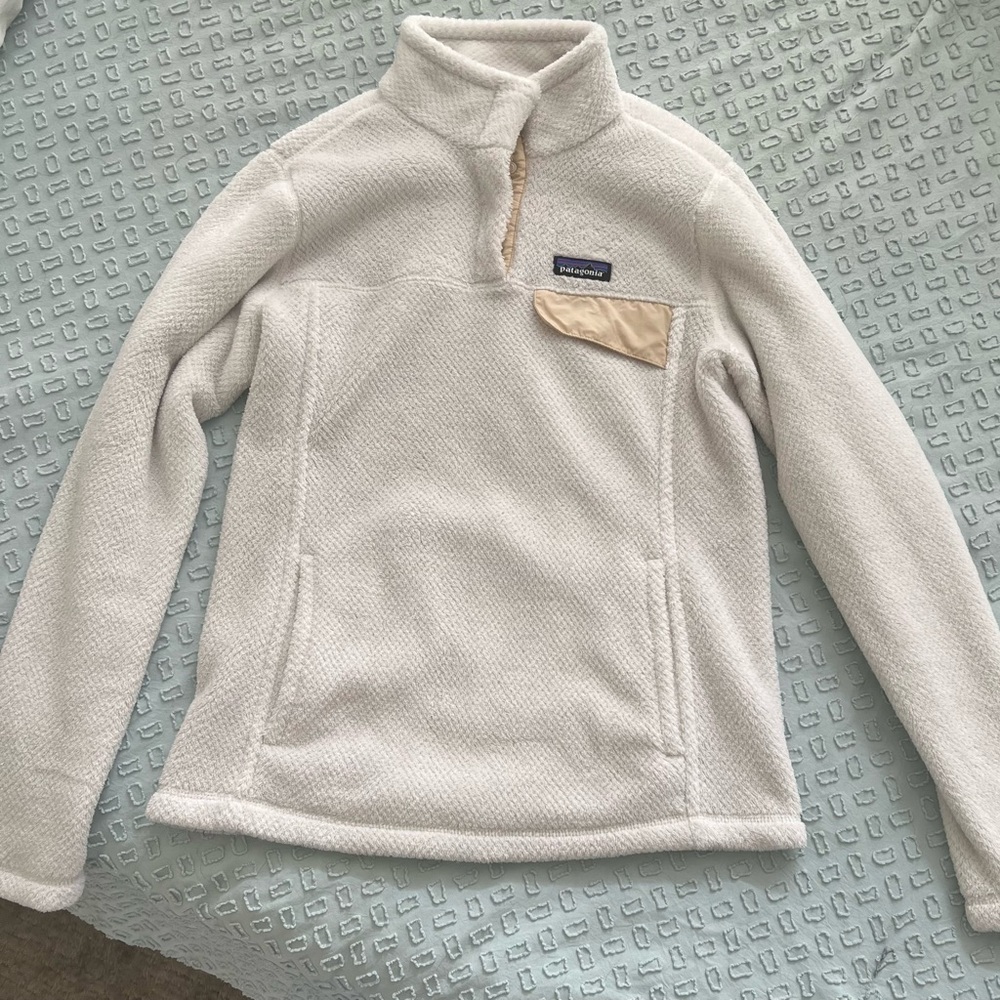 Womens size medium Patagonia ivory fleece with snap neck.